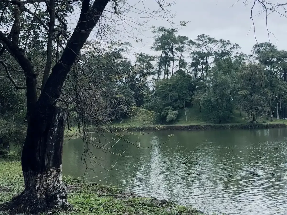 Hồ Tân Nguyệt ở lăng Minh Mạng
