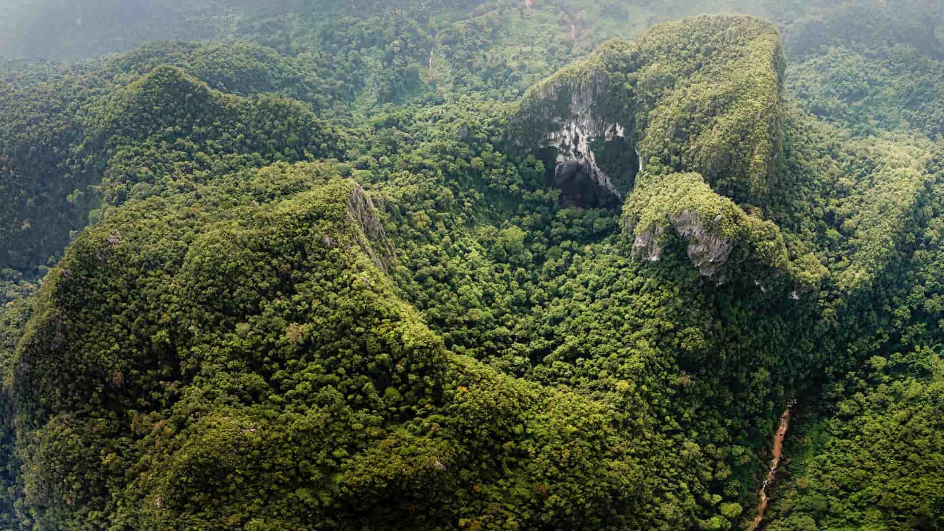Hố sụt Kong là điểm đến nổi tiếng khi du lịch Phong Nha Kẻ Bàng