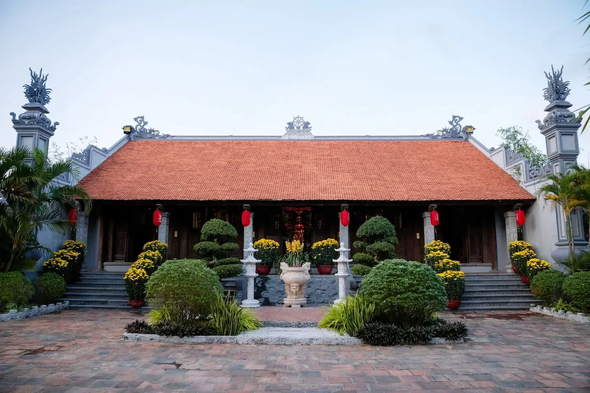 Khu Tam Bảo tại chùa Hoằng Phúc