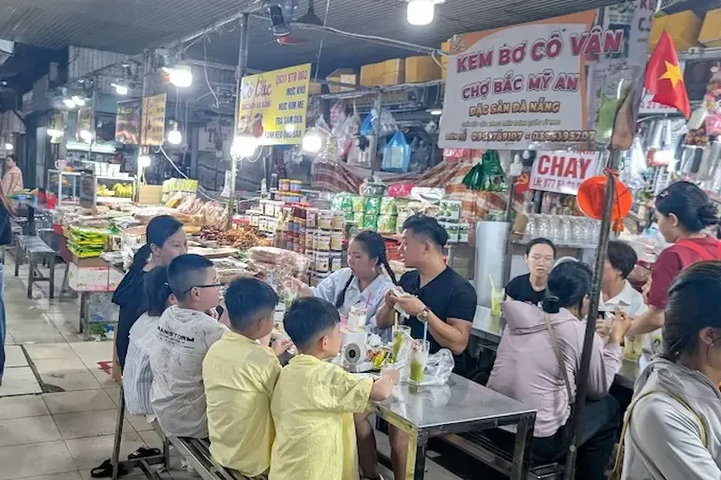 Try Local Food Inside the Market at Ultra Cheap Prices!