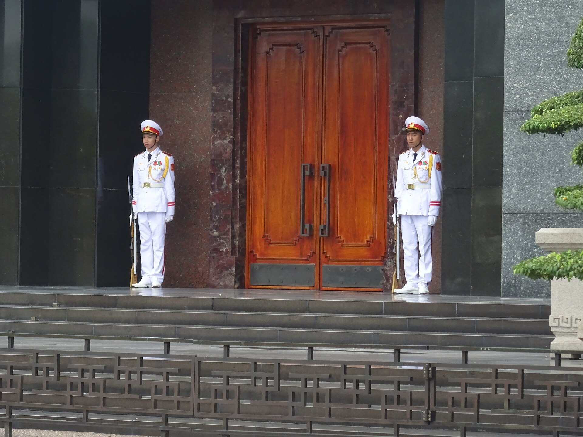 Honour guards in white uniforms at the entrance of the Ho Chi Minh Mausoleum