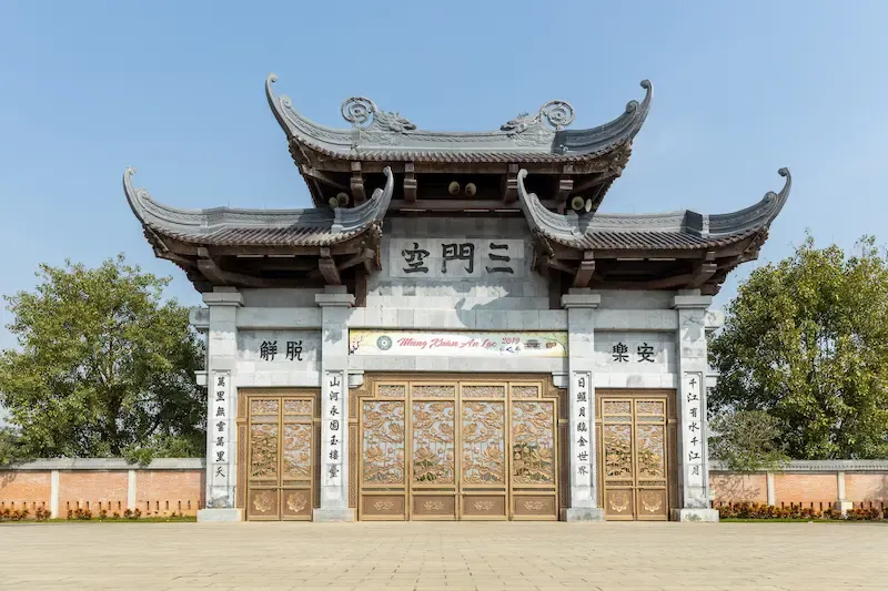 3. Tam Quan Gate  Bai Dinh Pagoda.