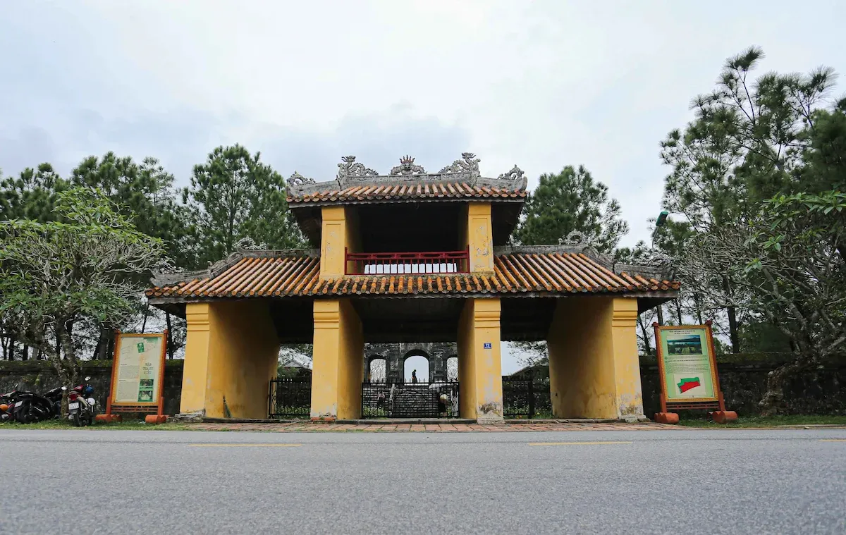 Cổng chính của Văn Thánh Huế