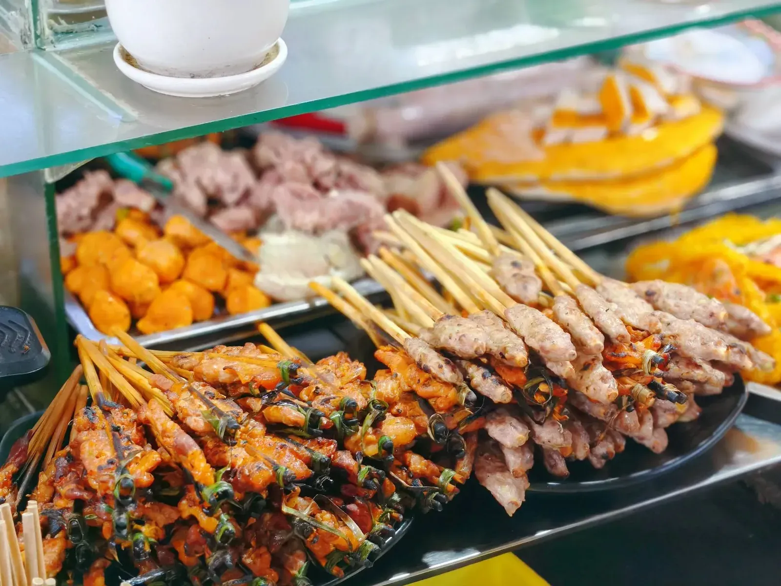 Ẩm thực bên trong chơ Đông Ba Huế