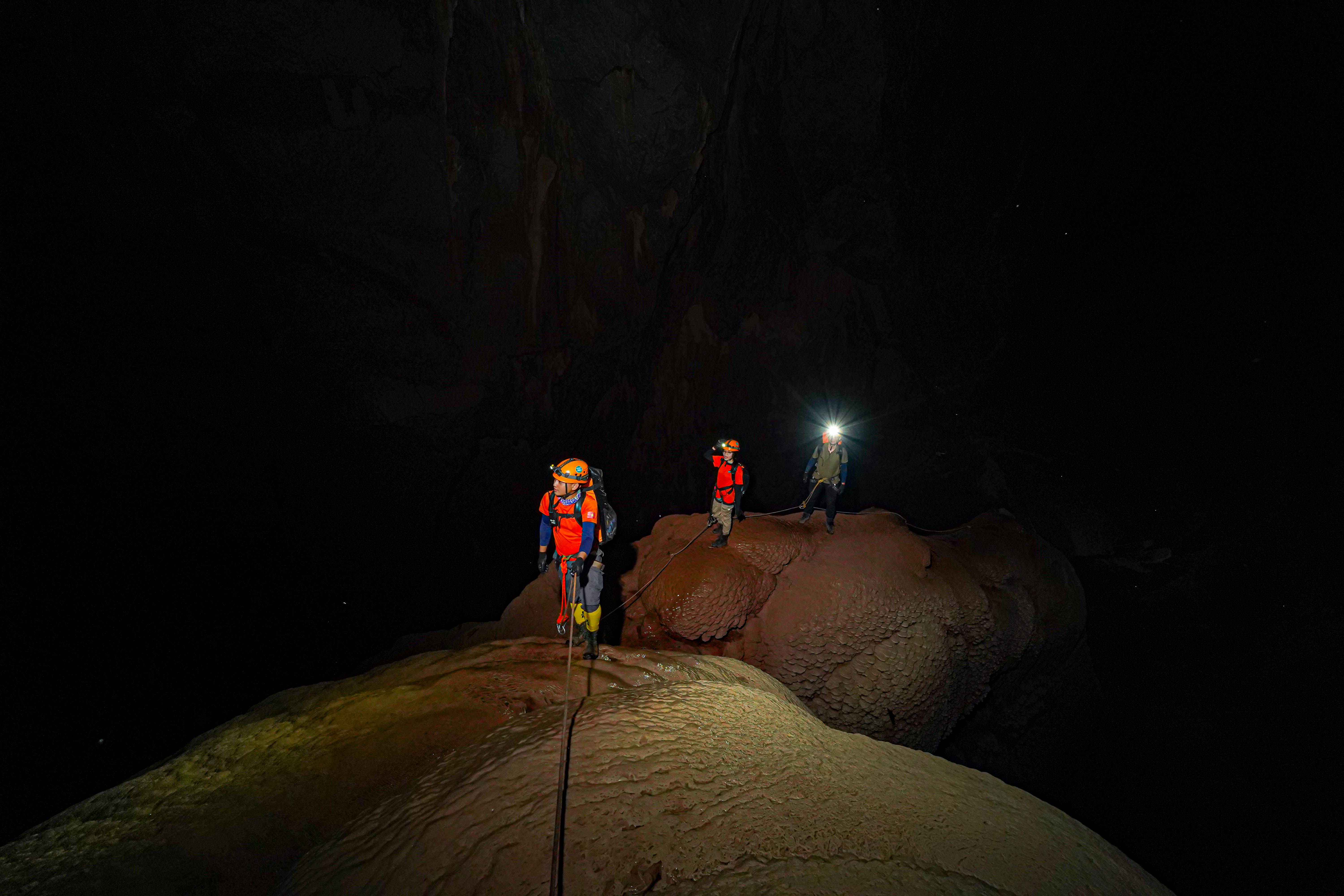 Khám phá Hang Pygmy trong tour du lịch Phong Nha Kẻ Bàng