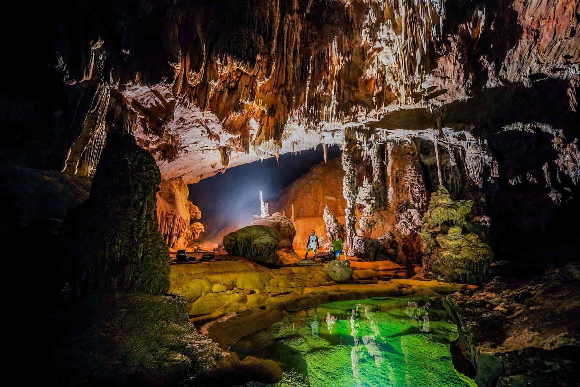 1-kham-pha-tour-hue-quang-binh-2-ngay-1-dem