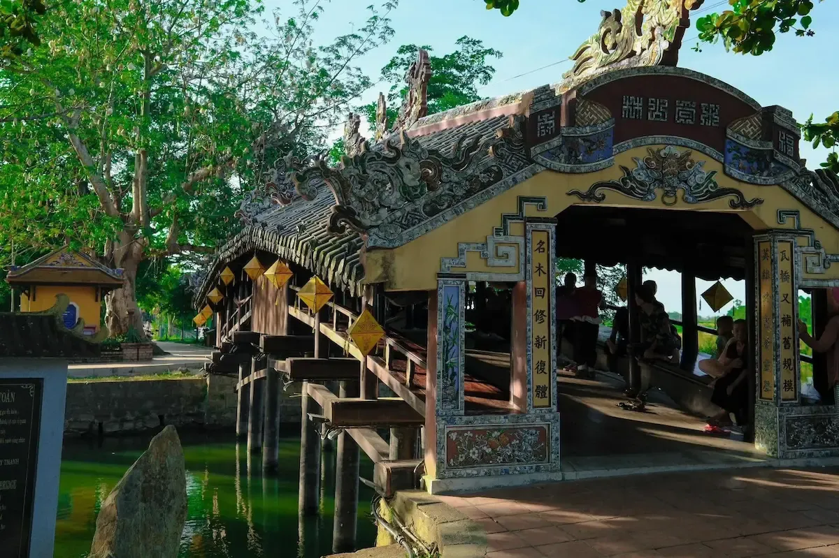 Cầu ngói Thanh Toàn ở Huế