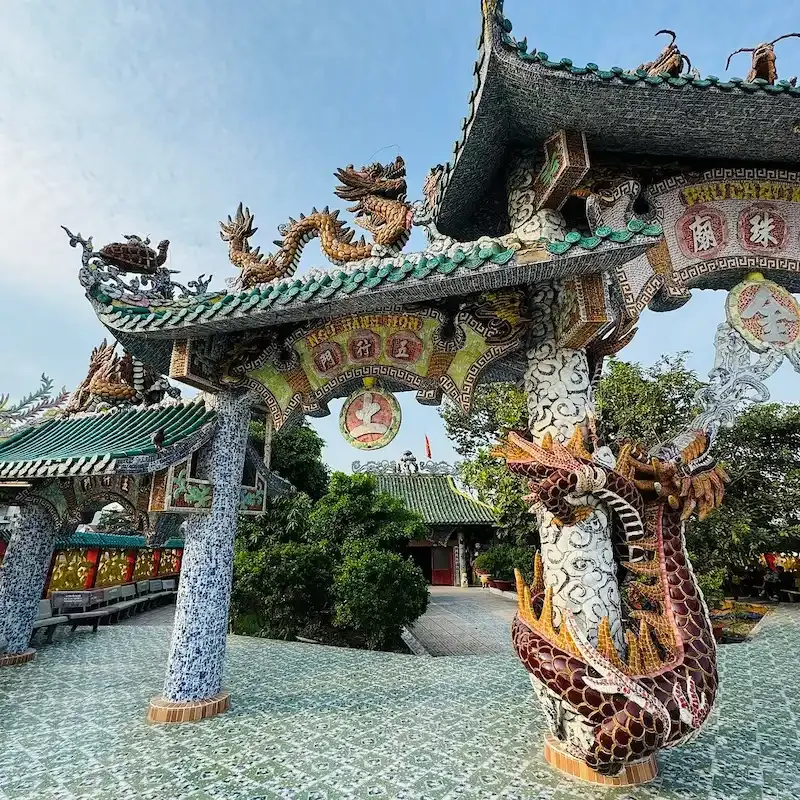 Phu Chau Floating Temple Has Chinese Arcitechture
