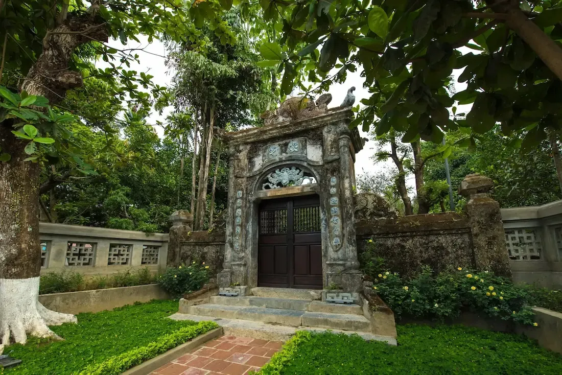 Cổng vòm tại Nhà vườn An Hiên