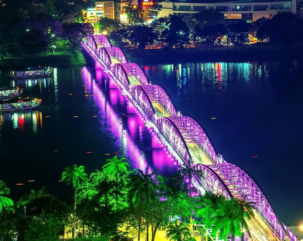 Cầu Trường Tiền về đêm