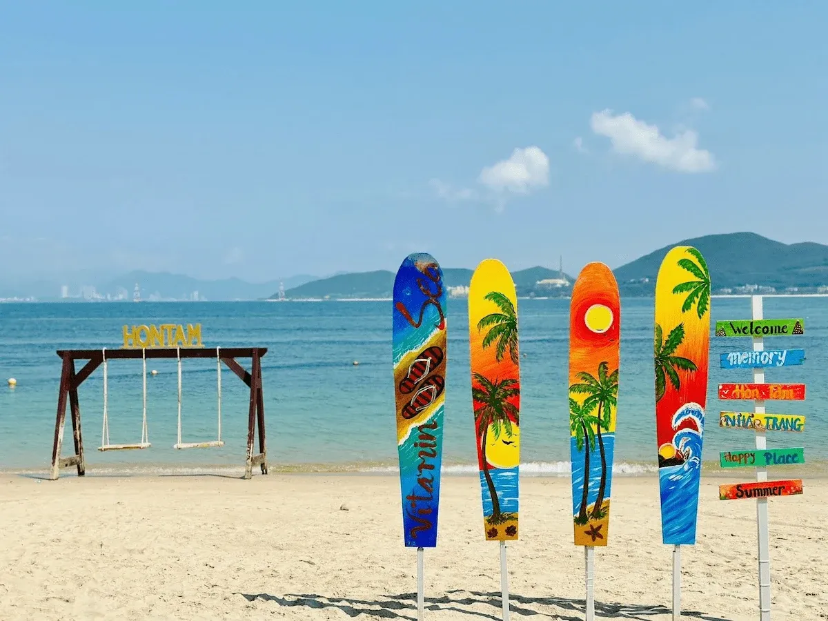 Bãi biển Hòn Tằm ở Nha Trang