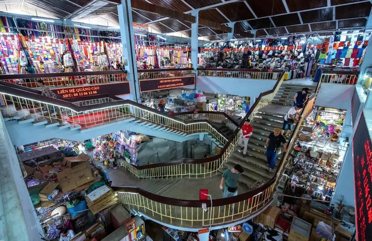 Bên trong Chợ Đông Ba Huế