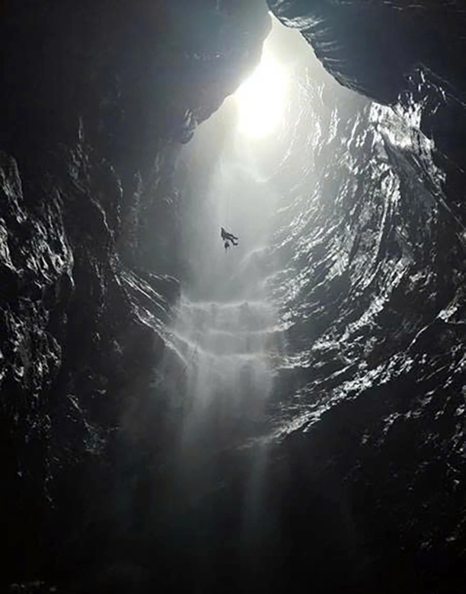 spectaculaire ontdekking een mysterieuze verborgen grot met waterval in phong nha