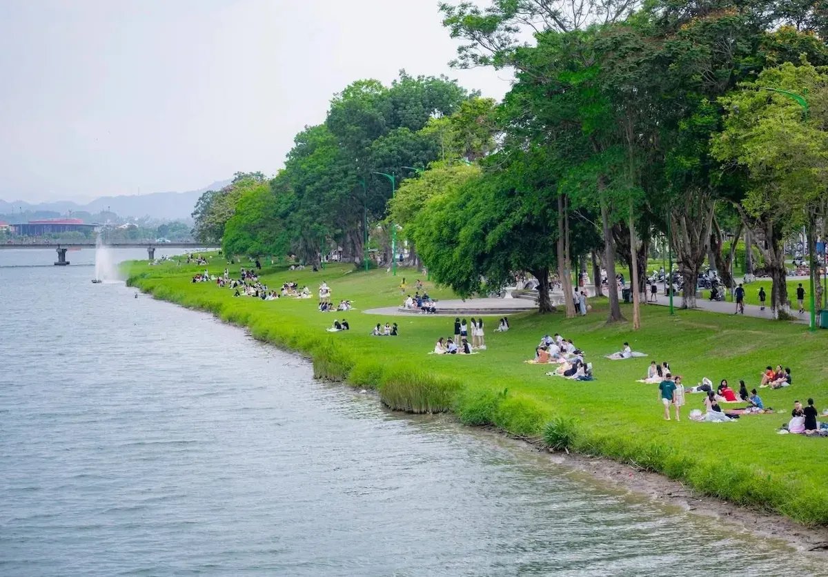Công viên ven Sông Hương