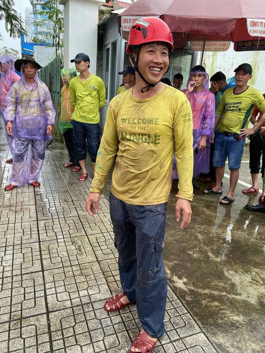 Những Nụ Cười Giòn Tan Vui Vẻ Khi Được Góp Sức Giúp Đỡ Bà Con