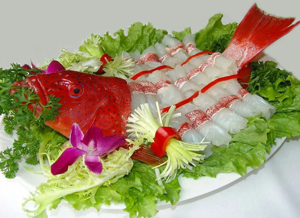 Món gỏi cá mú đỏ tại Côn Đảo