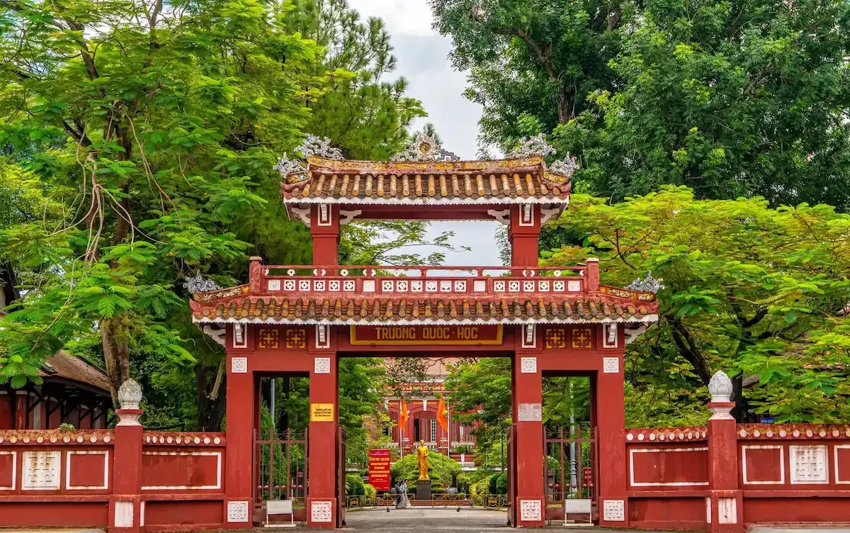 Cổng trường Quốc học Huế