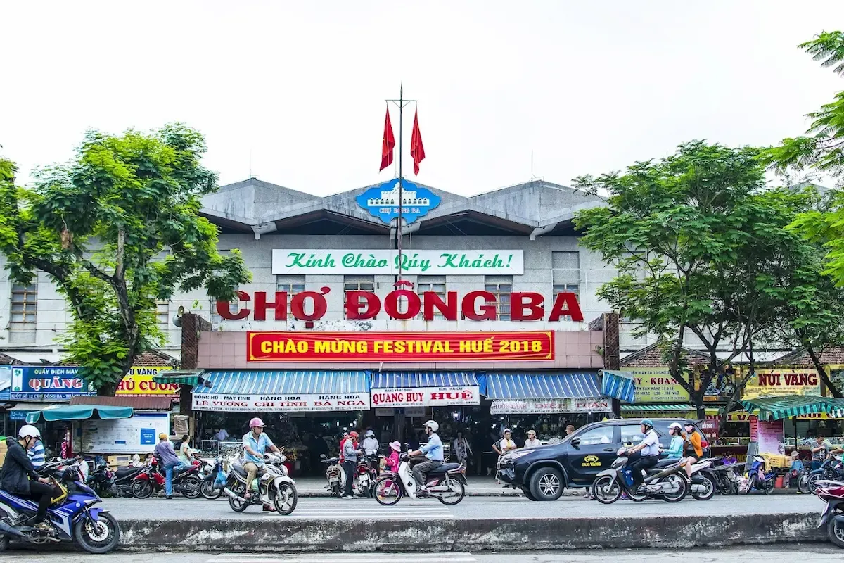 Cổng chợ Đông Ba ở Huế