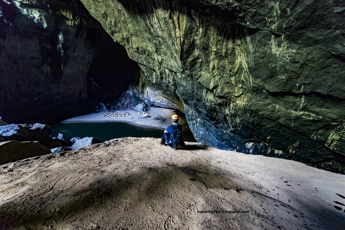 Daylight reaching the floor of Hang En through the cave mouth