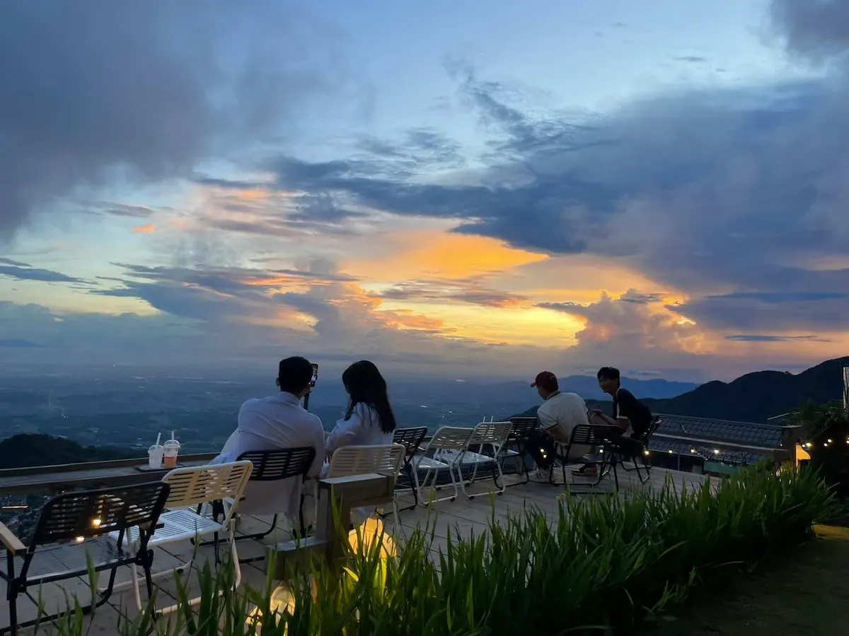Tiệm cà phê Trạm Hoàng Hôn tại Tam Đảo