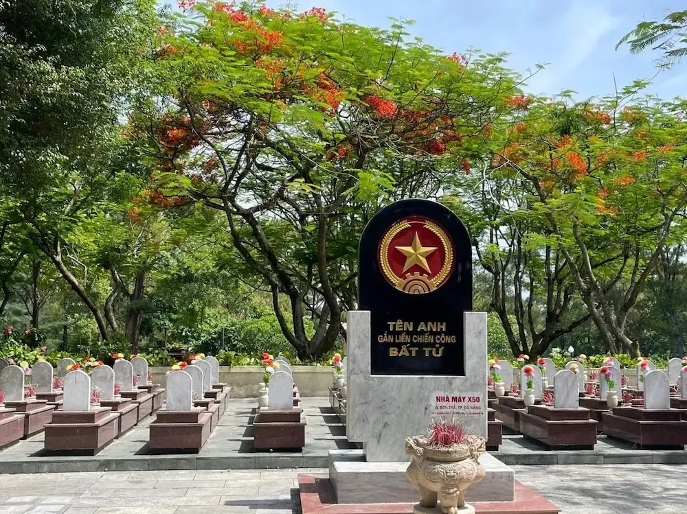 Khu mộ tại Nghĩa trang Liệt sĩ Trường Sơn