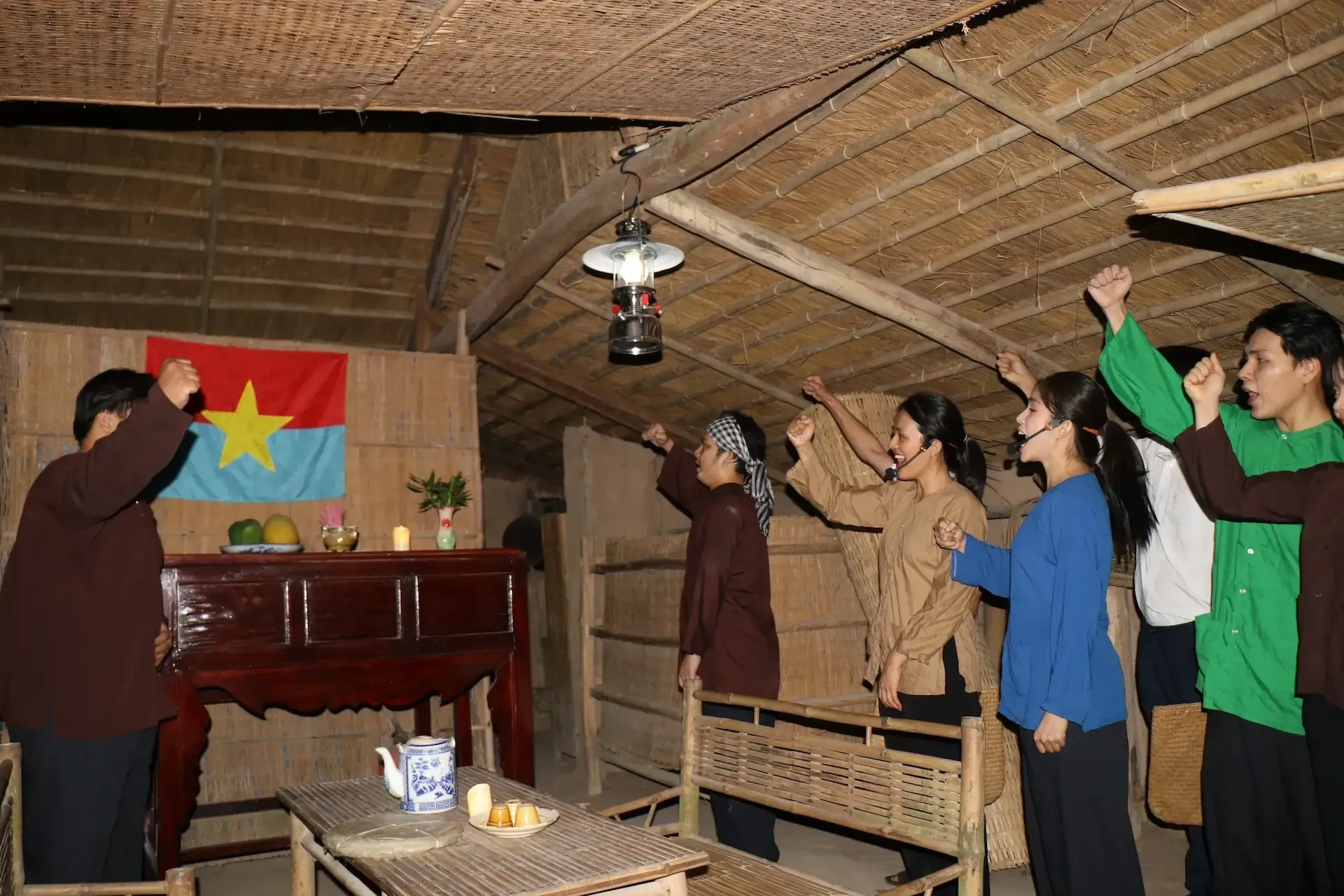 Tour đêm trăng chiến khu trong địa đạo Củ Chi