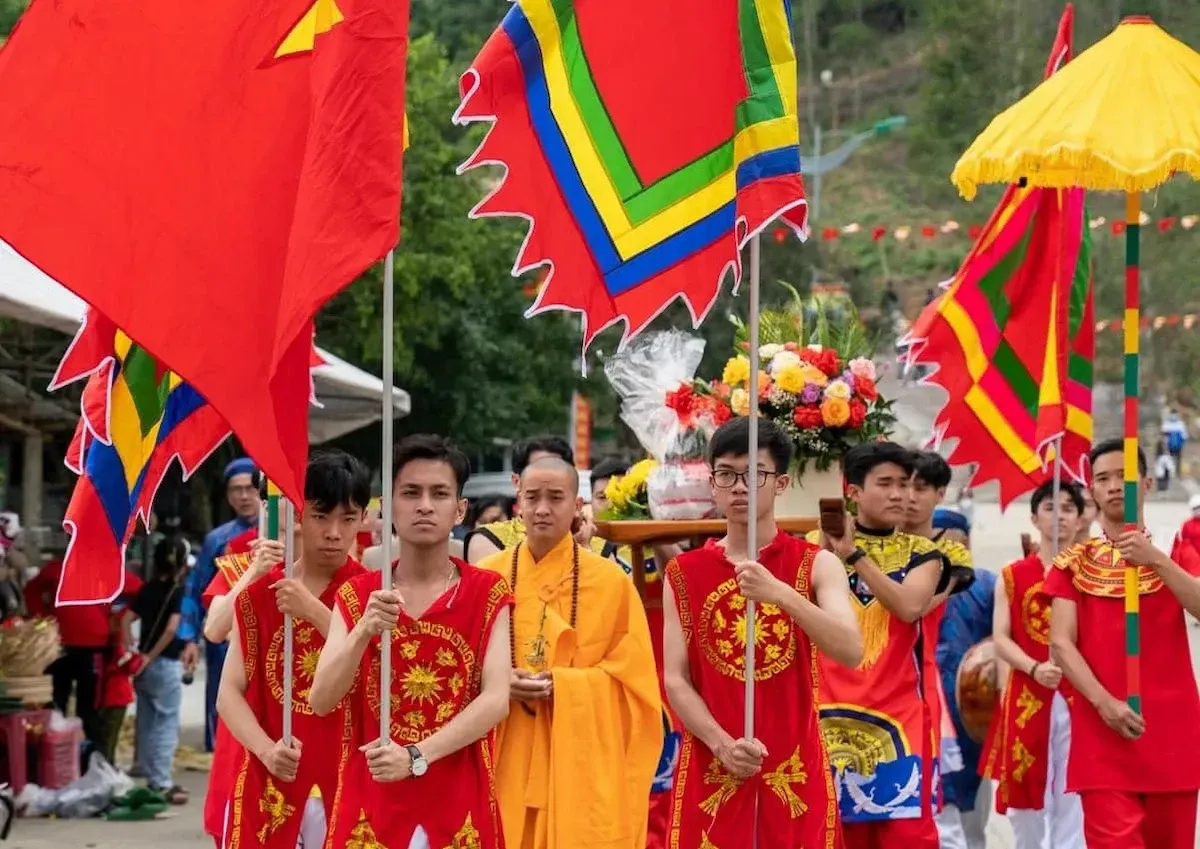 Lễ hội tại núi Thần Đinh Quảng Bình