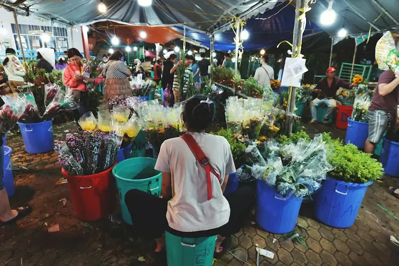 7. Quang Ba Market at Night