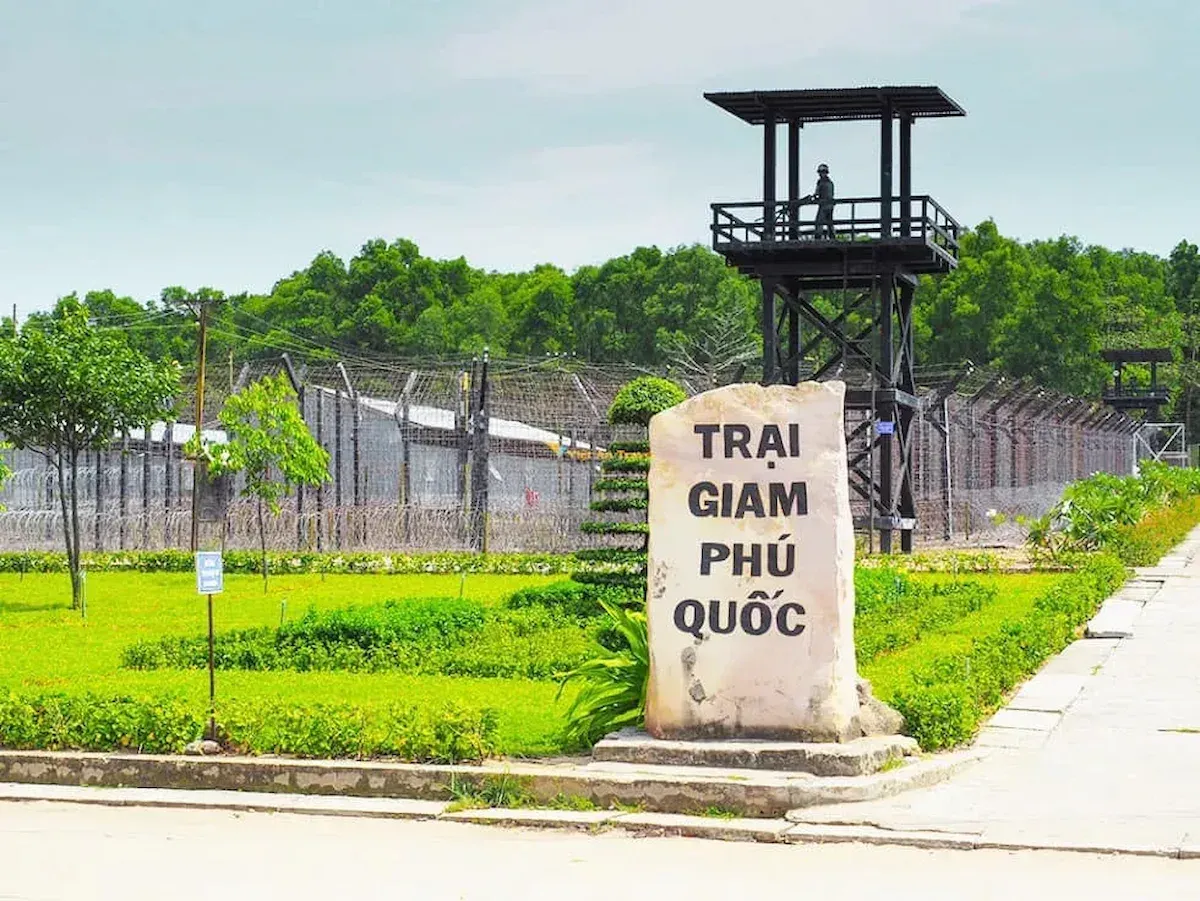 nha tu phu quoc gia ve duong di kinh nghiem tham quan