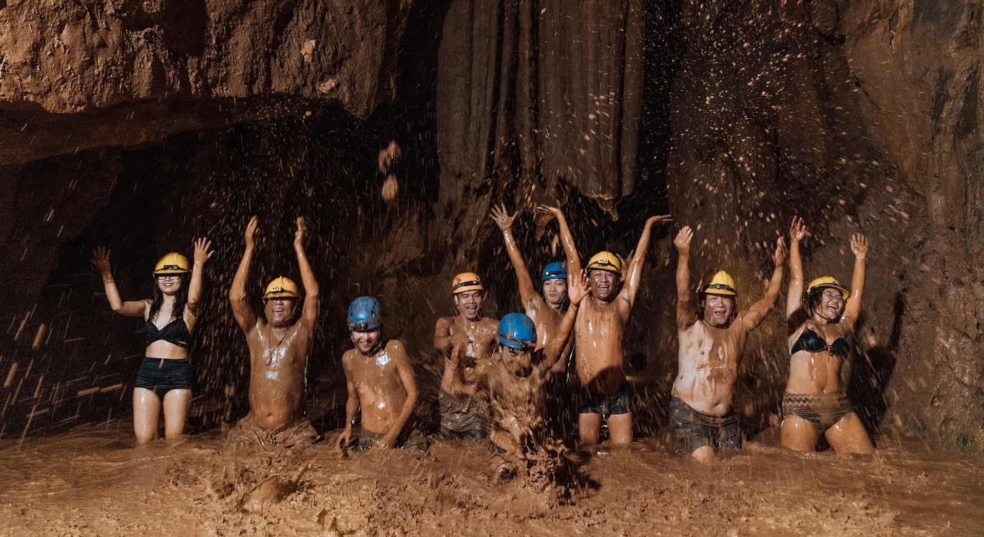 Trải Nghiệm Tắm Bùn Bên Trong Hang Tối