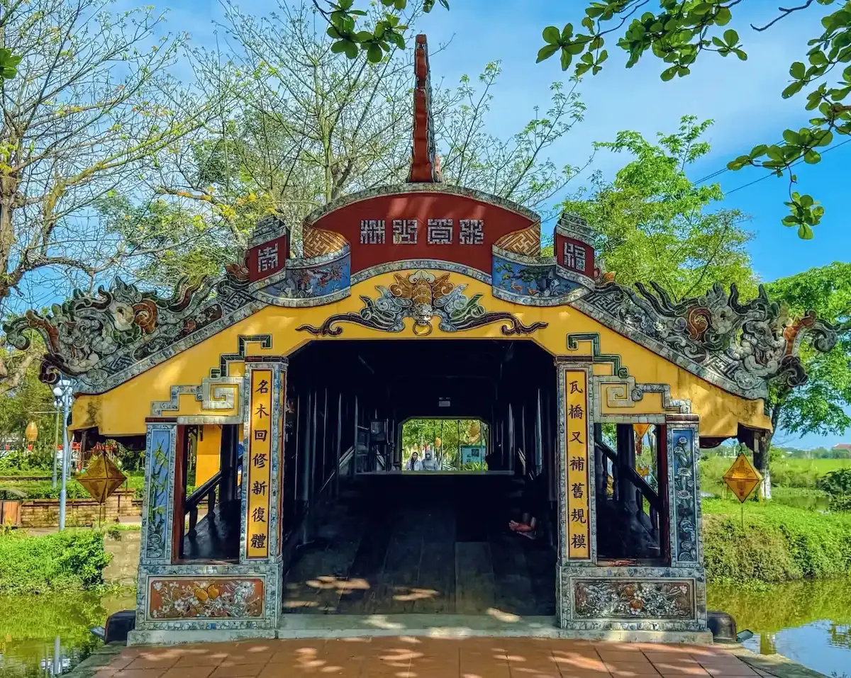 Cầu ngói Thanh Toàn ở Huế