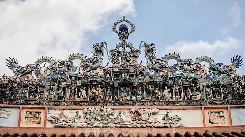 Roof Decorations of Ba Thien Hau Pagoda