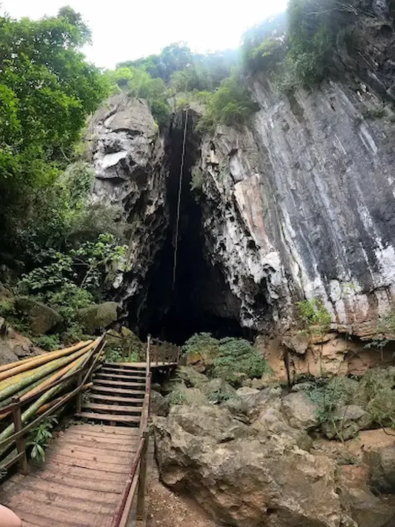 Dark Cave (hang Toi) Entrance, Phong Nha