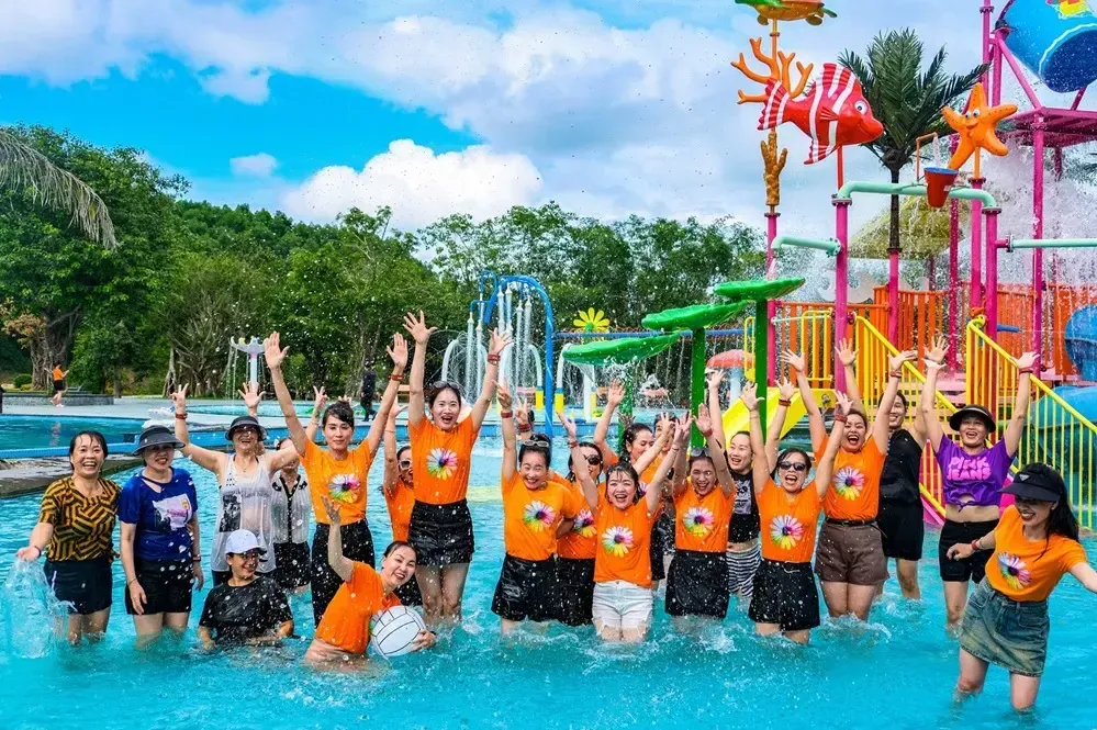 Công viên nước với nhiều trò chơi hấp dẫn