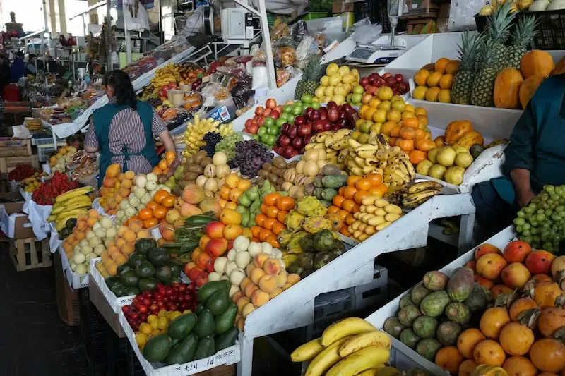 Long Bien Fruit Market