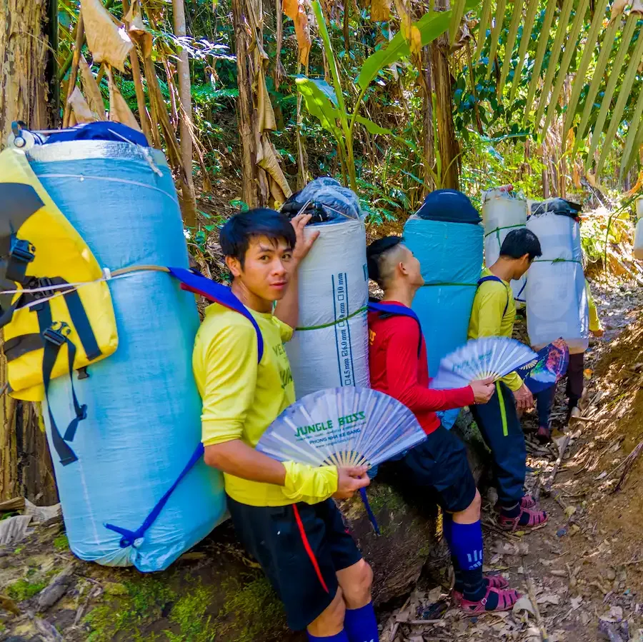 Các bác porter trong tour của Jungle Boss