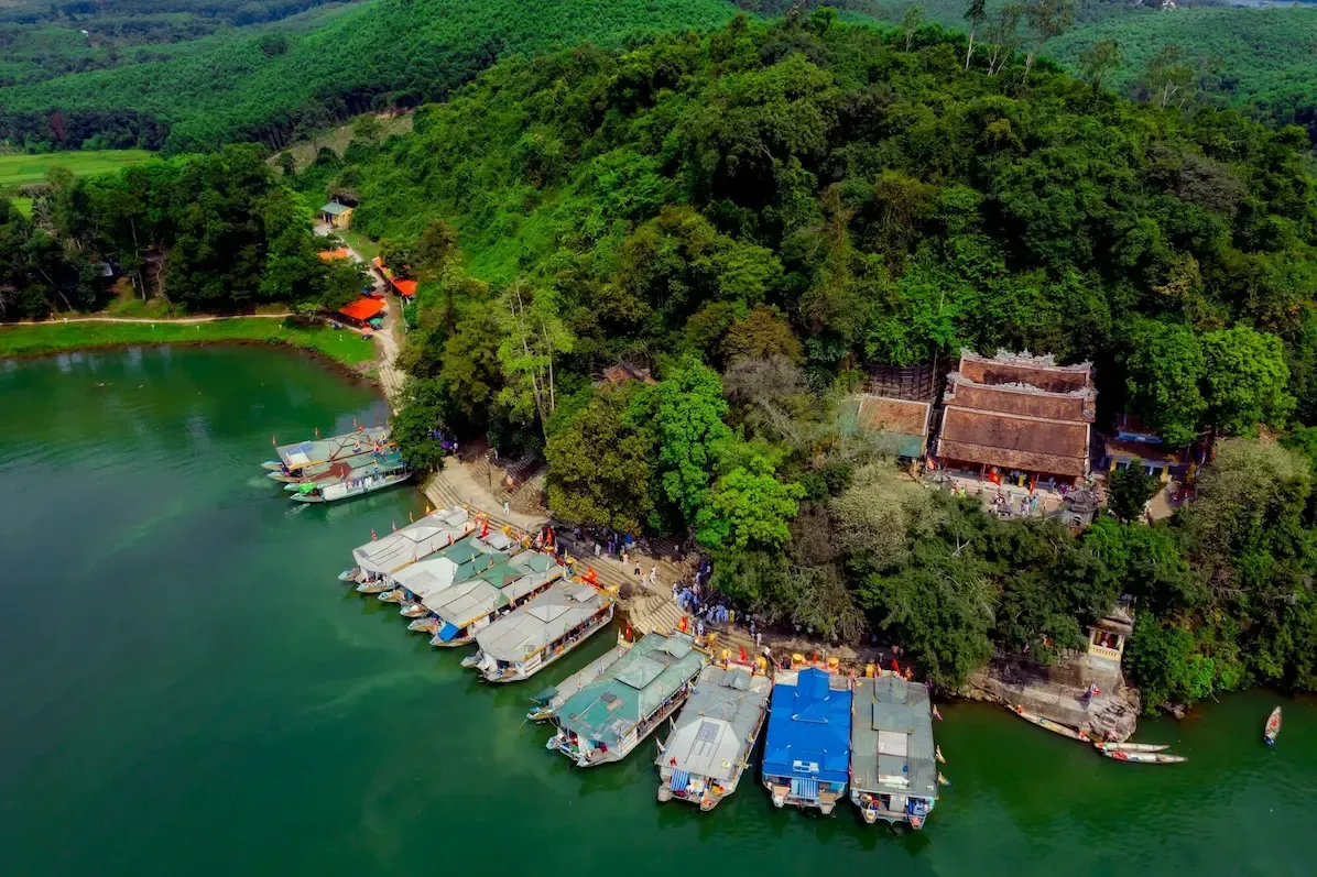 Toàn cảnh Điện Hòn Chén