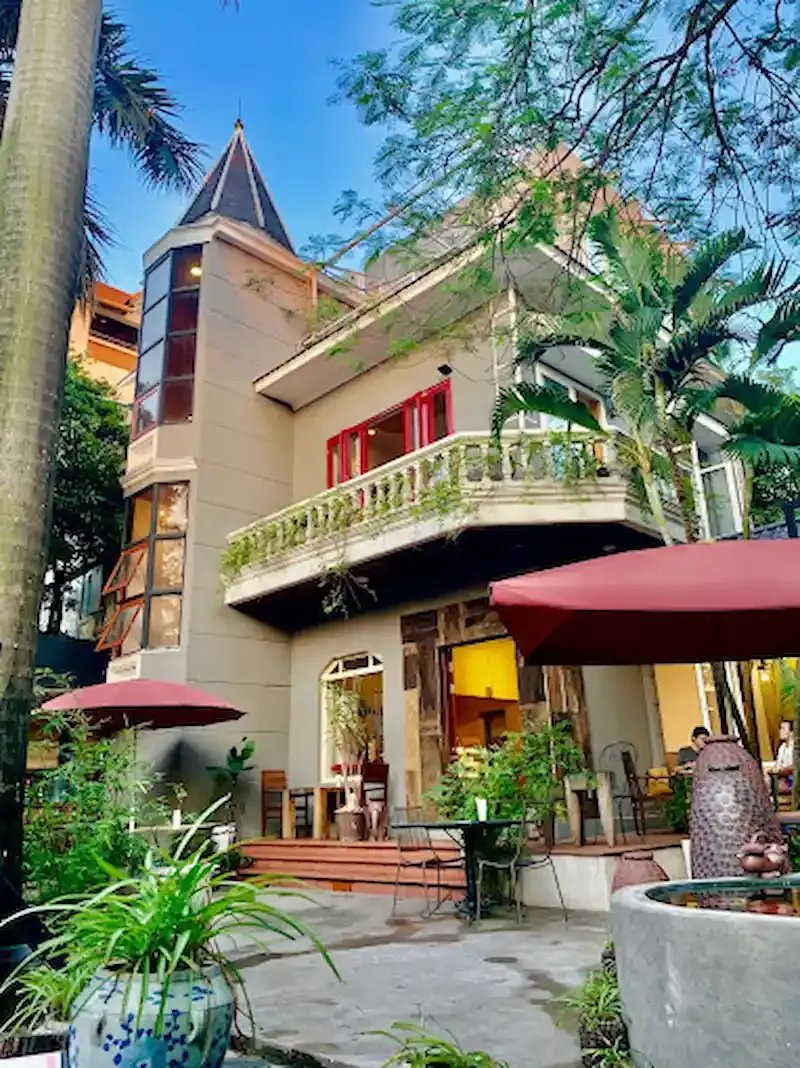 Maison De Tet Decor Is a Premium Restauarant in Hanoi With Higher Than Usual Prices