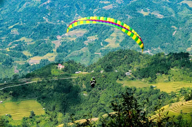 5. Paragliding in Khau Pha Pass