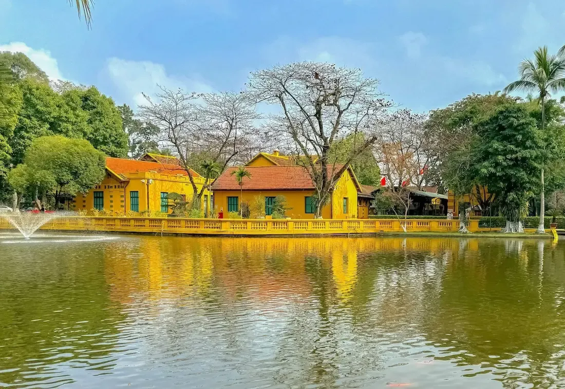 Phủ Chủ tịch với kiến trúc Pháp gần khu Lăng Bác