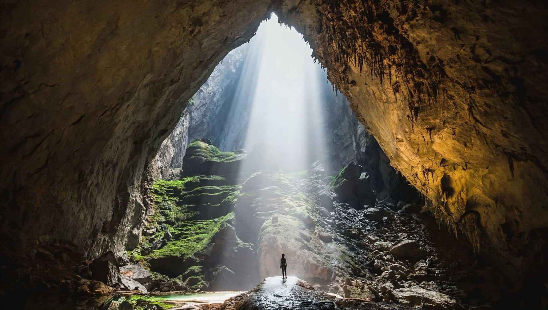 Khung Cảnh Kỳ Ảo Bên Trong Hang Sơn Đoòng