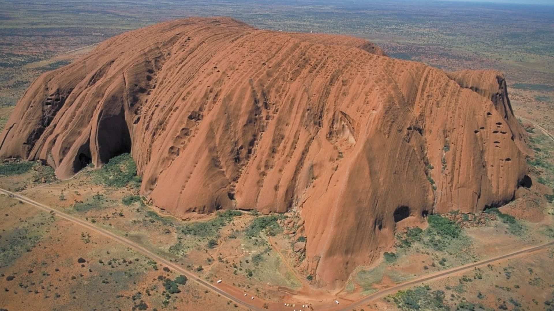 Ayers Rock với hình thù độc đáo tại Úc