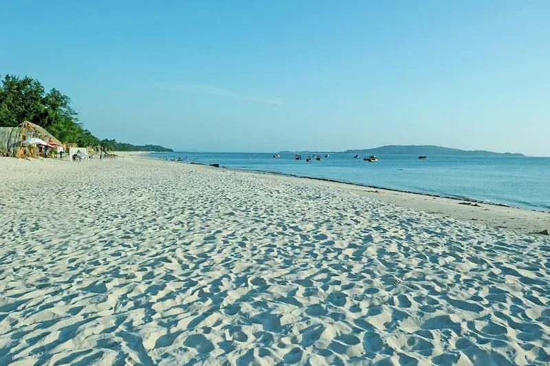 the White Sand Beaches of Co to Island in Vietnam