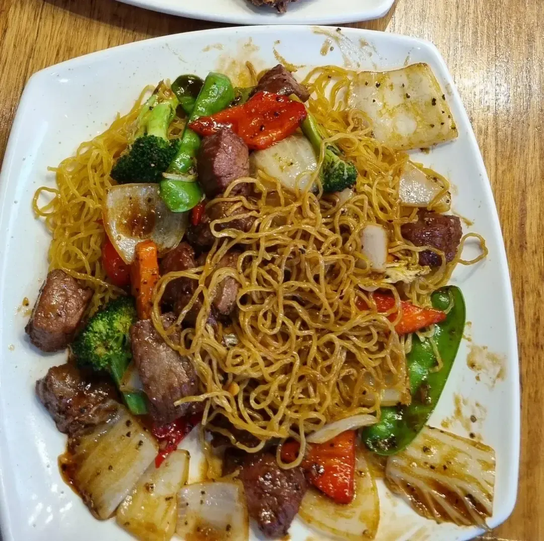 Mi Xào   Beef Stir Fried Egg Noodles in Hanoi, Vietnam