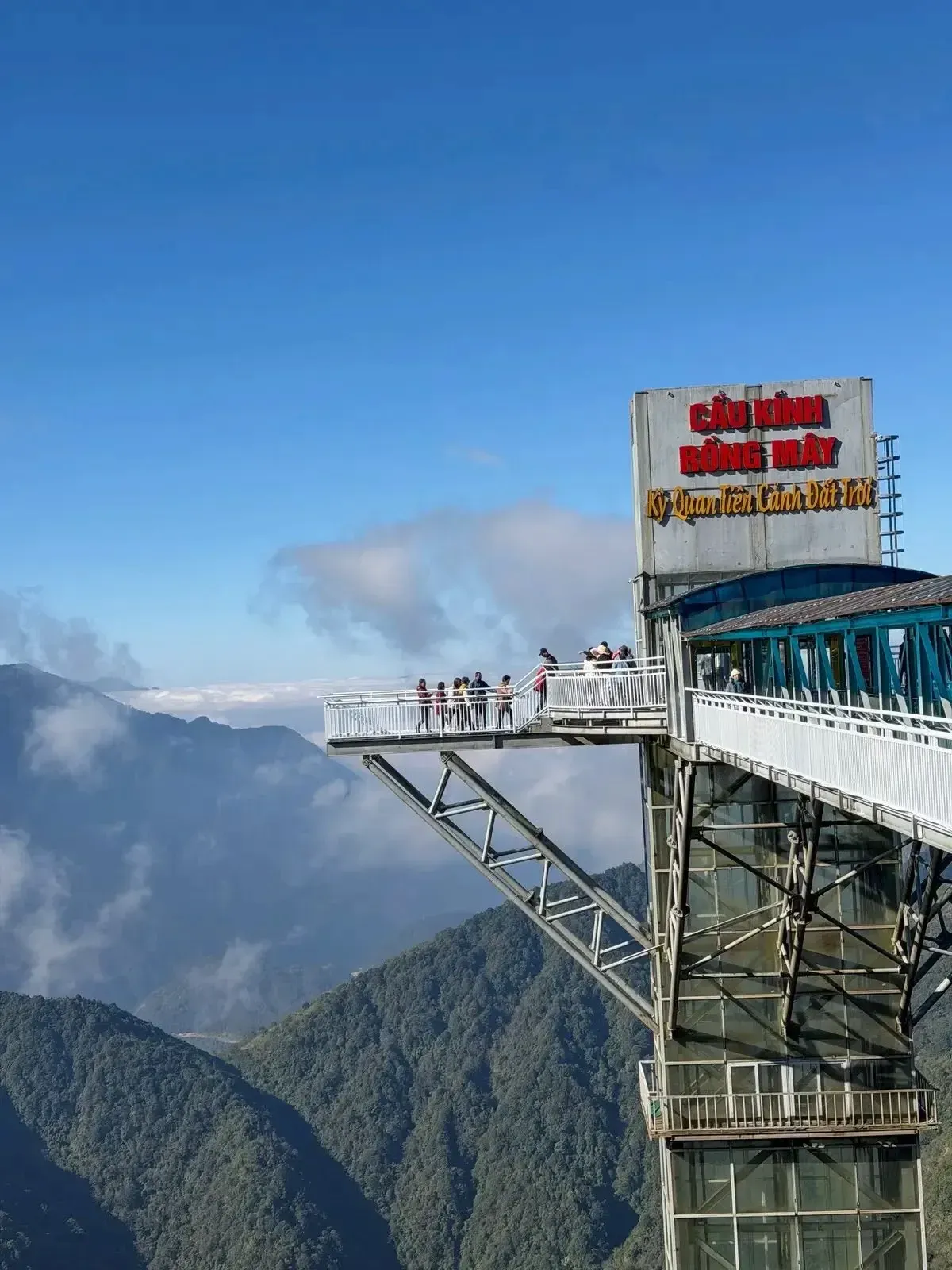 Cầu kính Rồng Mây