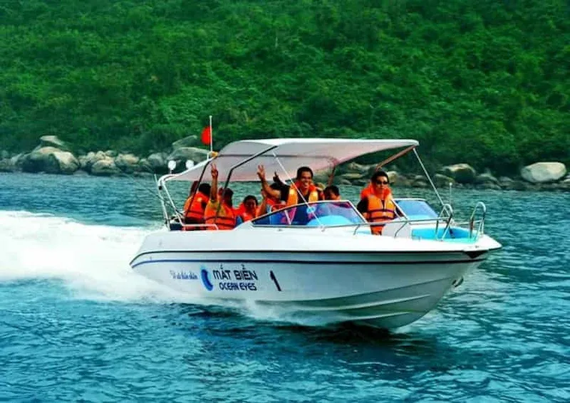 Speedboat Cruising in Cham Island Waters in Da Nang