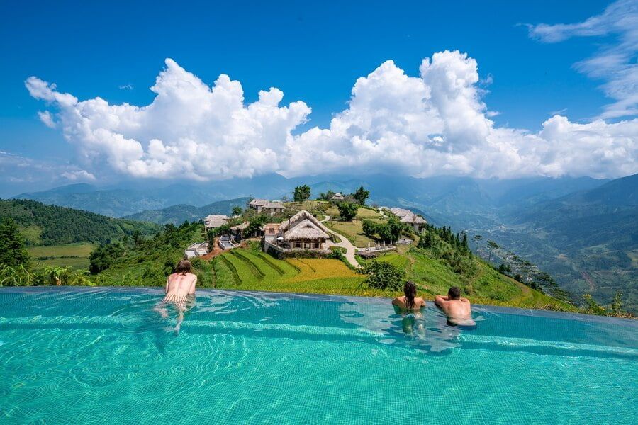 2. Guests Relaxing in an Infinity Pool With a Scenic Mountain View in Vietnam.