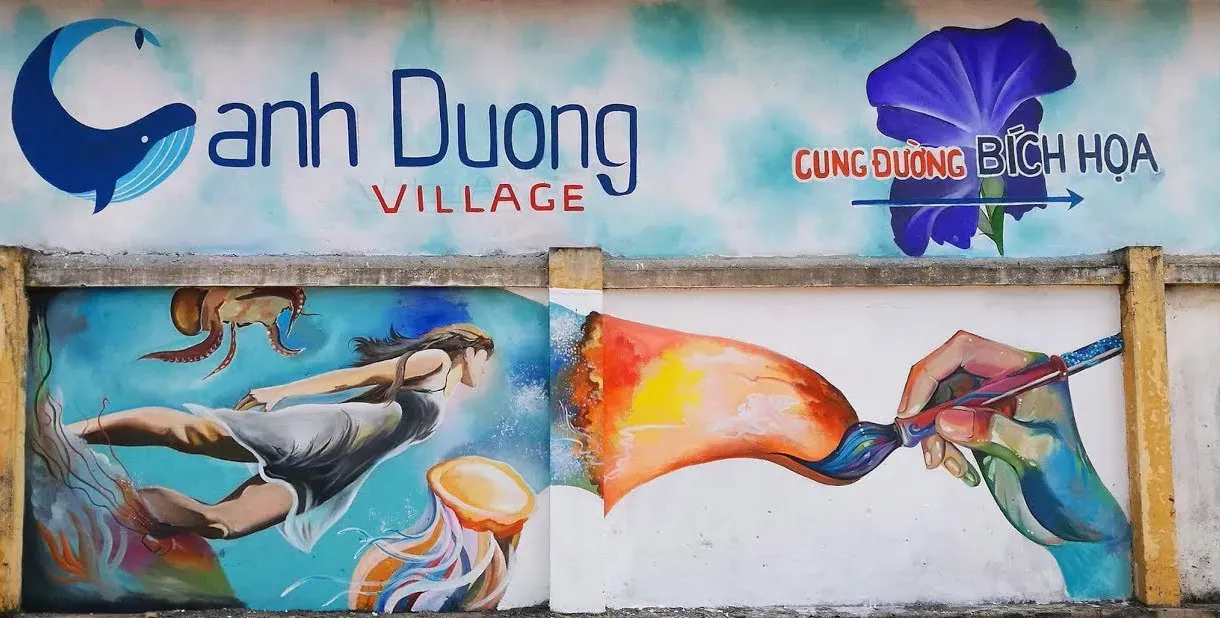 Tranh vẽ lối vào làng bích họa Cảnh Dương