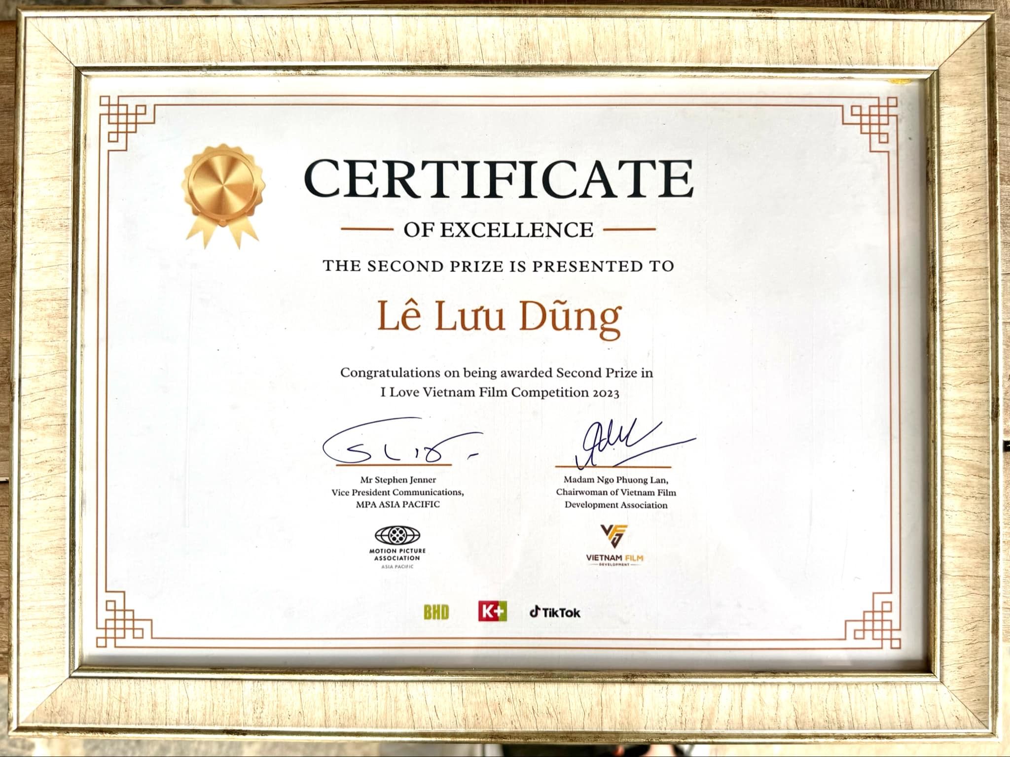 chứng nhận giải nhì cuộc thi với video khám phá hang hổ