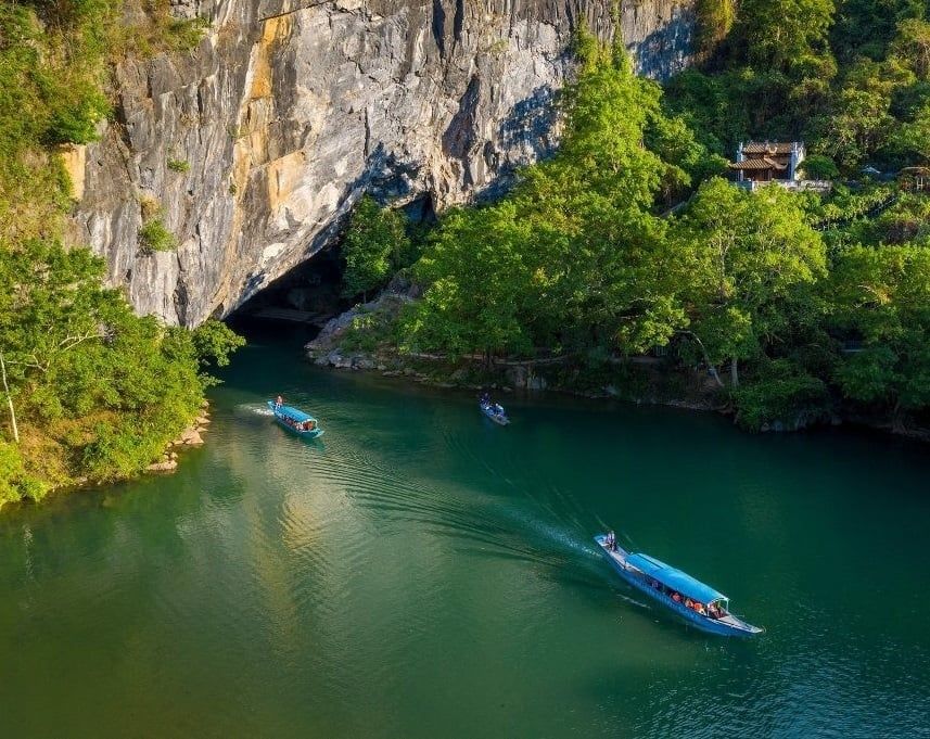 Cửa vào Động Phong Nha